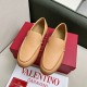 VALENTINO 발렌티노 무로고 시그니처 남성로퍼 hk252123