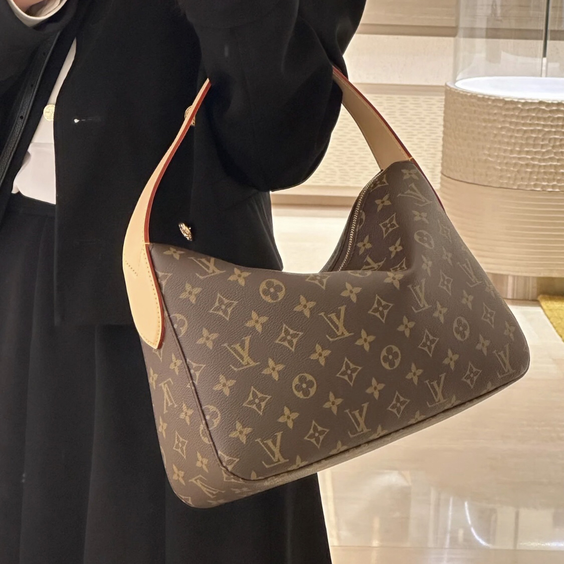 LOUIS VUITTON 루이비통 모노그램 슬라우치 PM M11952