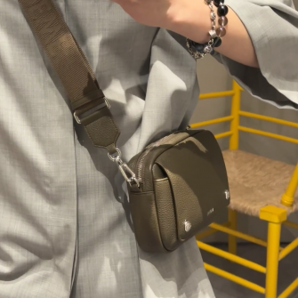 LOEWE 로에베 Anagram Pebble 아나그램 페블백 메신저백 A75