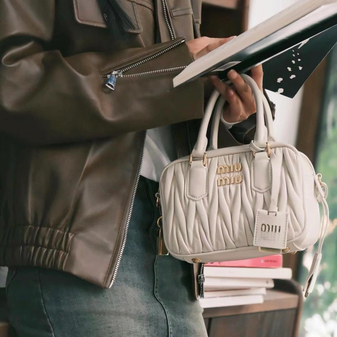 MIUMIU 미우미우 too pretty볼링백 미듐 BB124
