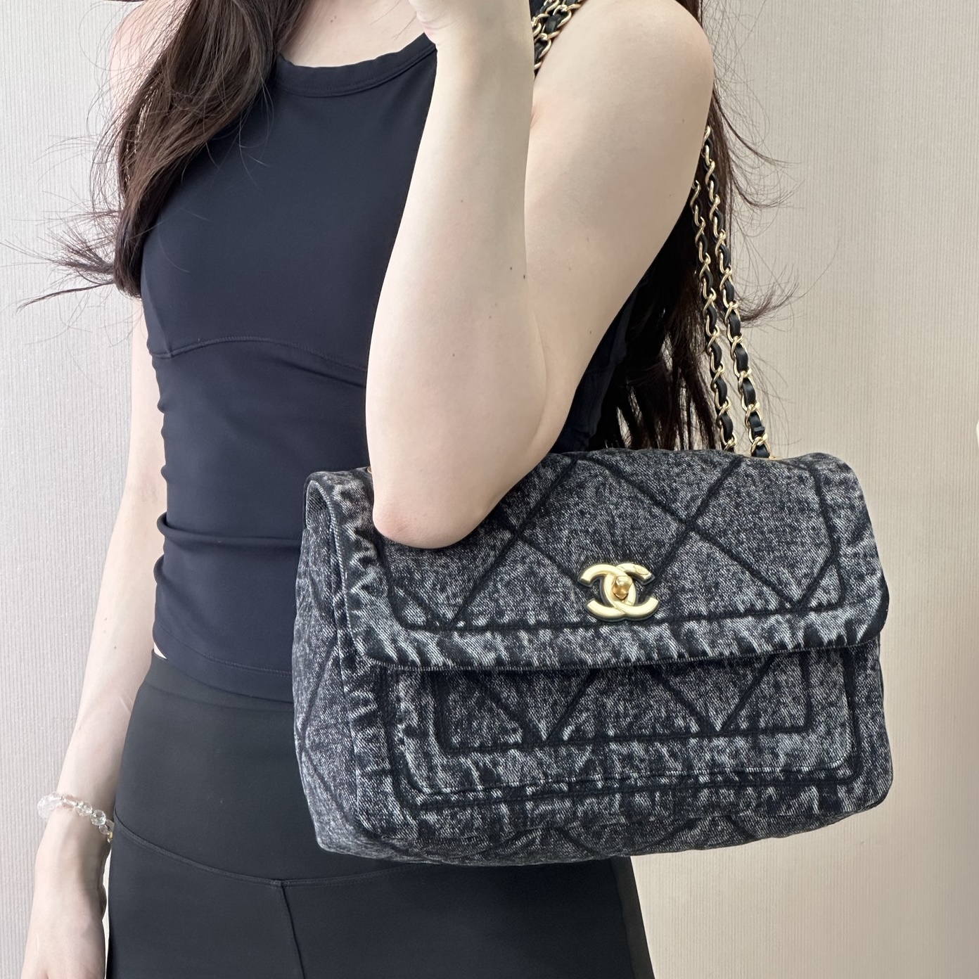 CHANEL 샤넬 체인데님 숄더백  AP5737