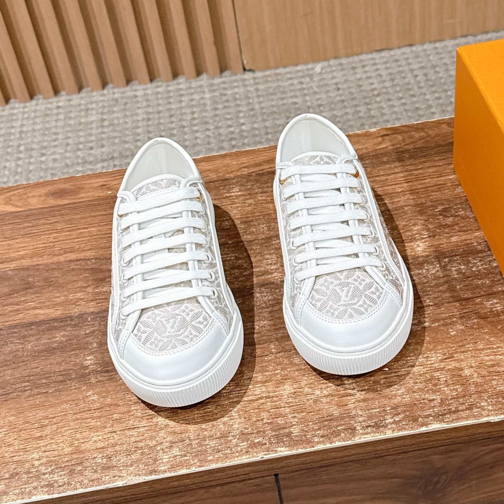 LOUIS VUITTON 루이비통 모노그램 스니커즈 #15516122