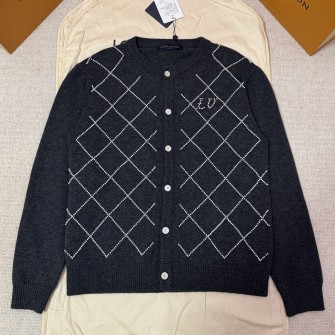 LOUIS VUITTON 루이비통 남자 울 비즈 아가일 가디건 위드 펄리 엠브로이더리 #18336130