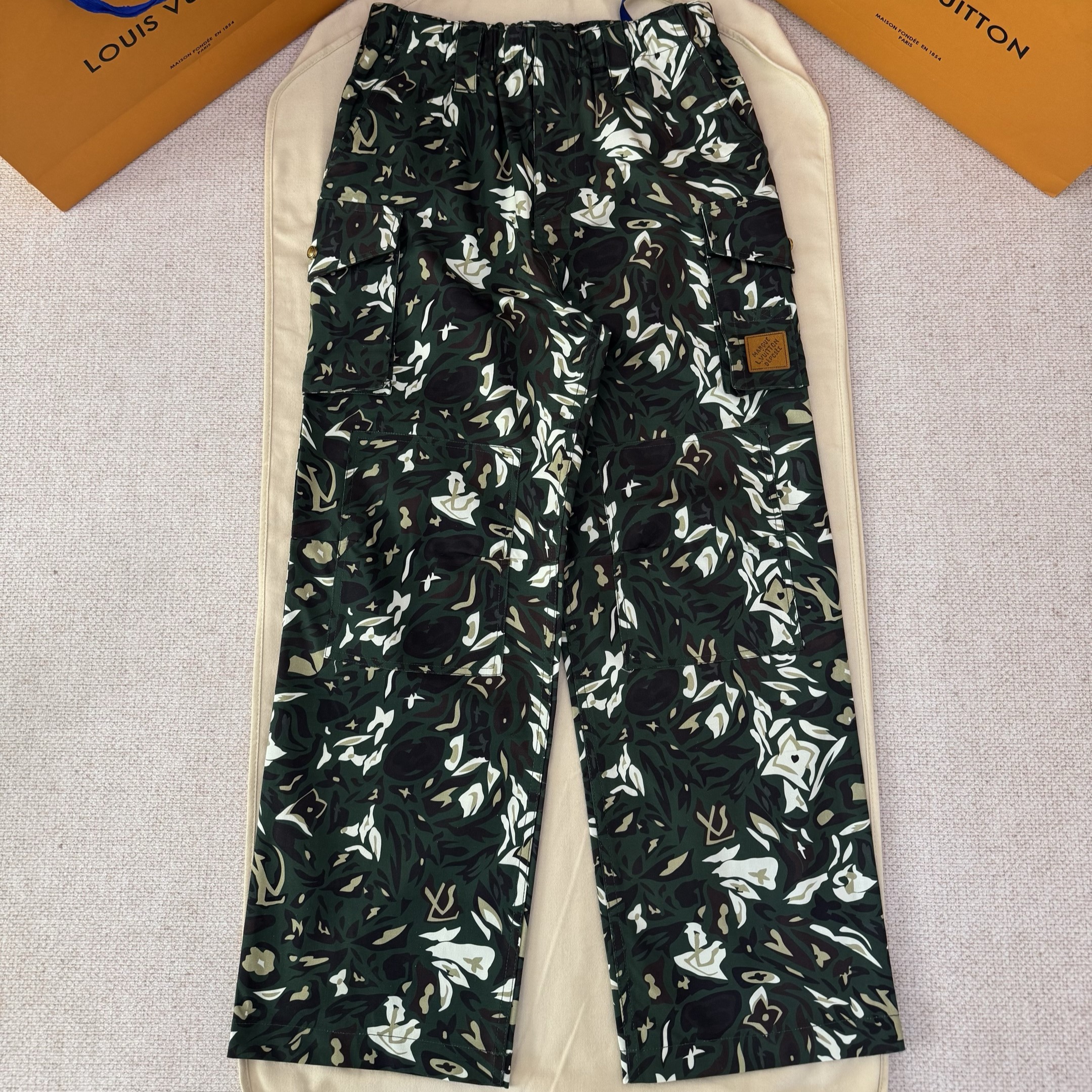 LOUIS VUITTON 루이비통 멀티 포켓 카고 팬츠 1AIMEP