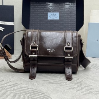 PRADA 프라다 익스프로러 남성 버클 가죽 크로스백 2VD078