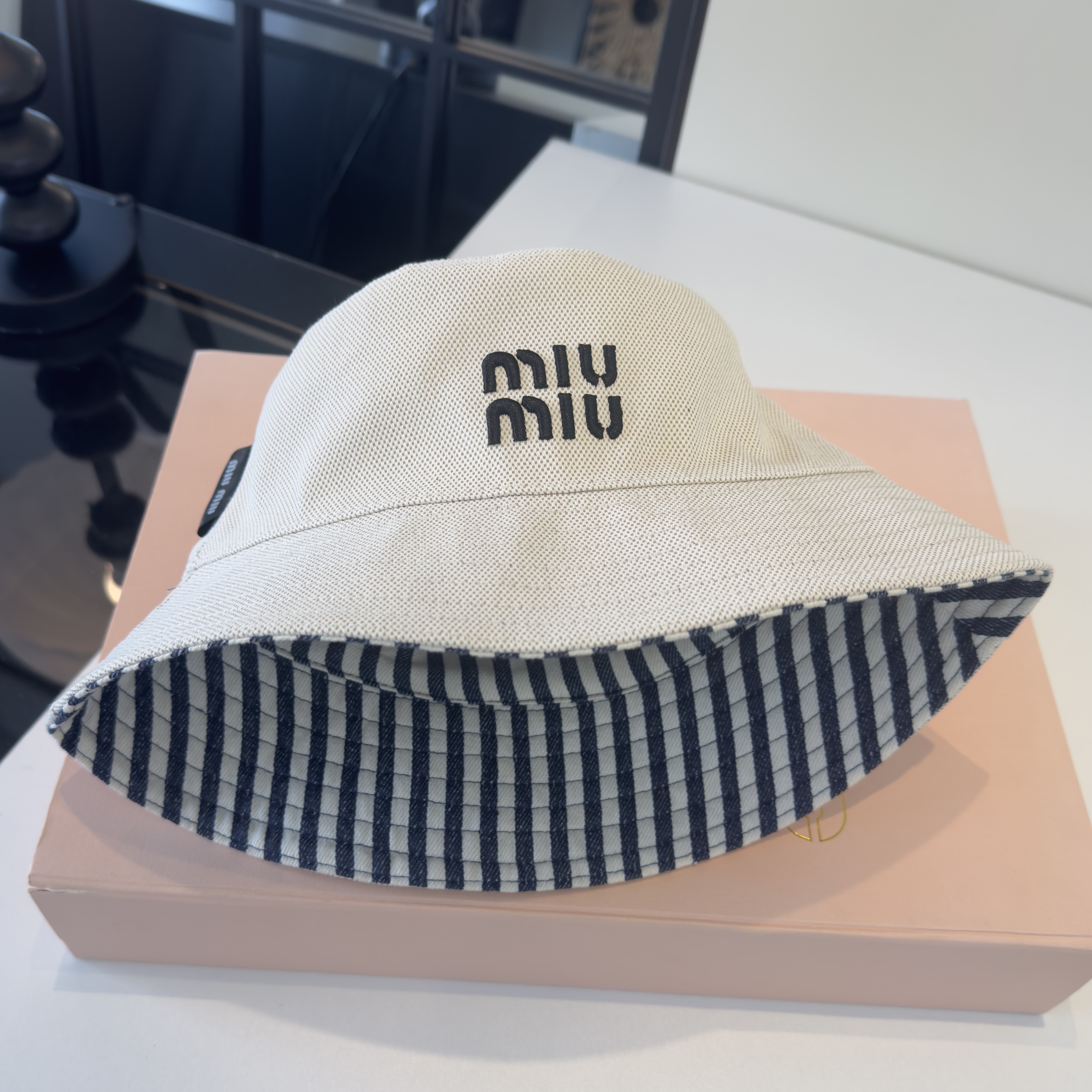 MIU MIU 미우미우 리버시블 코튼 스트라이프 버킷햇 또는 양면 단가라 버킷햇 #18556423