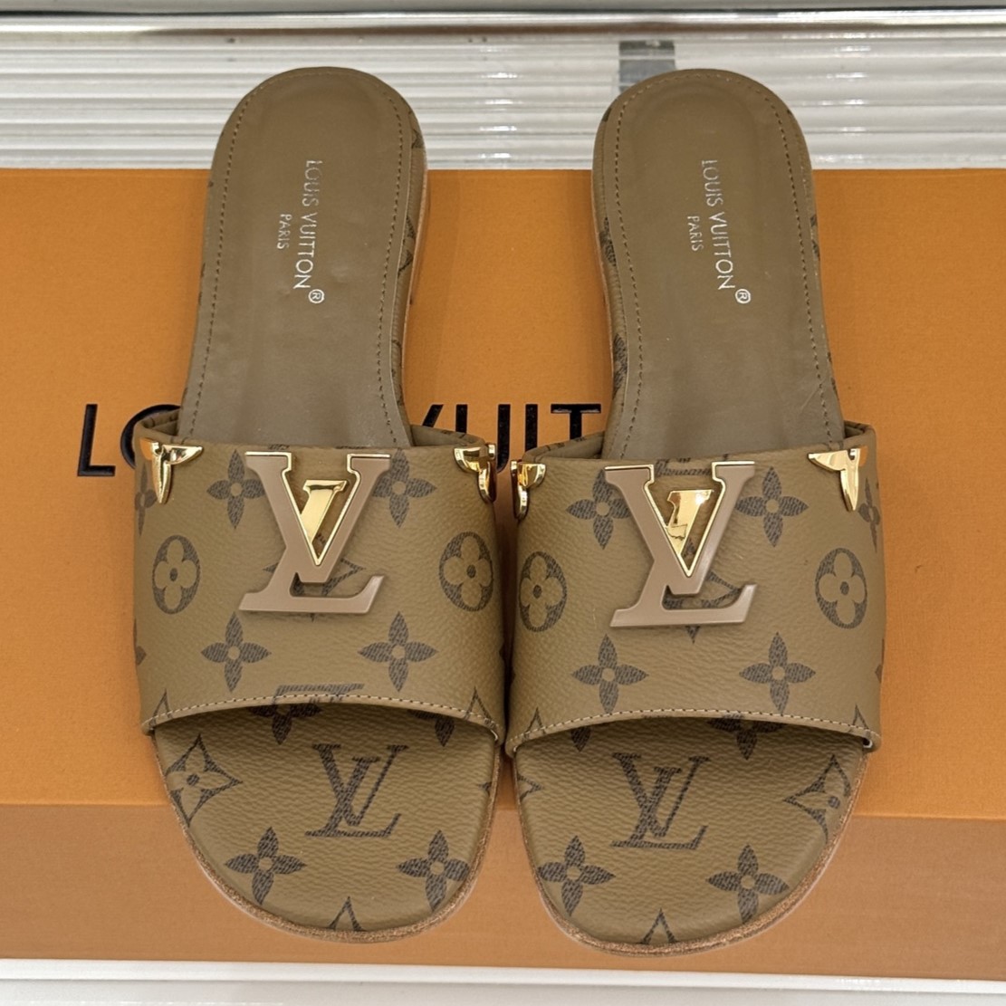 LOUIS VUITTON 루이비통  LV 마레 플랫 뮬 (LV Mare Flat Mule) #1928656