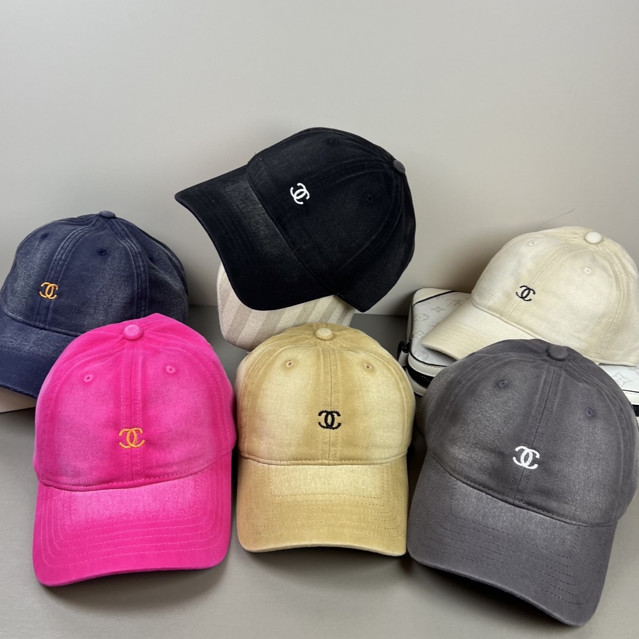 CHANEL 샤넬 CC 로고 클래식 볼캡 (CHANEL CC Logo Classic Baseball Cap)