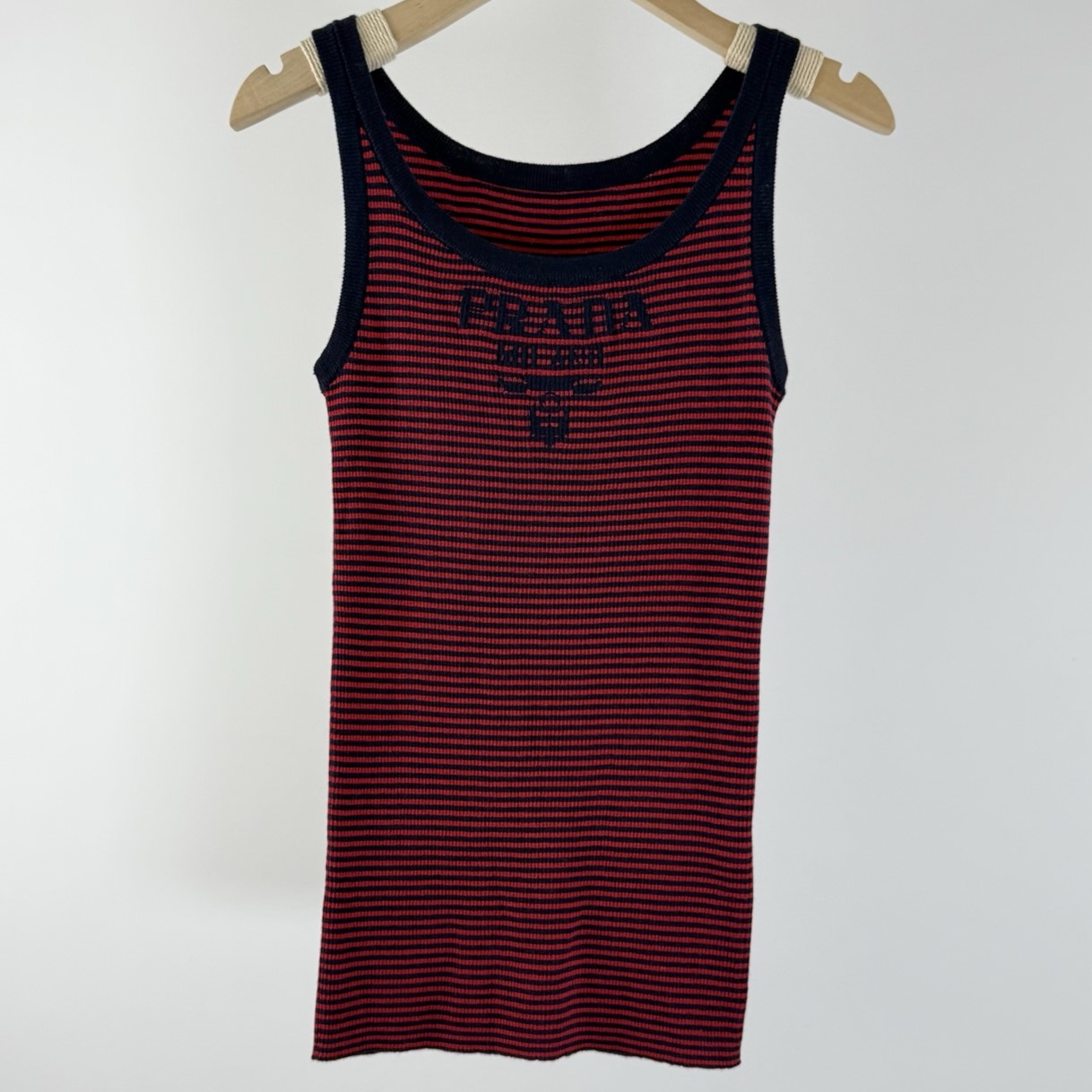 PRADA 프라다 로고 자수 스트라이프 니트 탱크 탑 (Prada Logo Embroidered Striped Knit Tank Top)