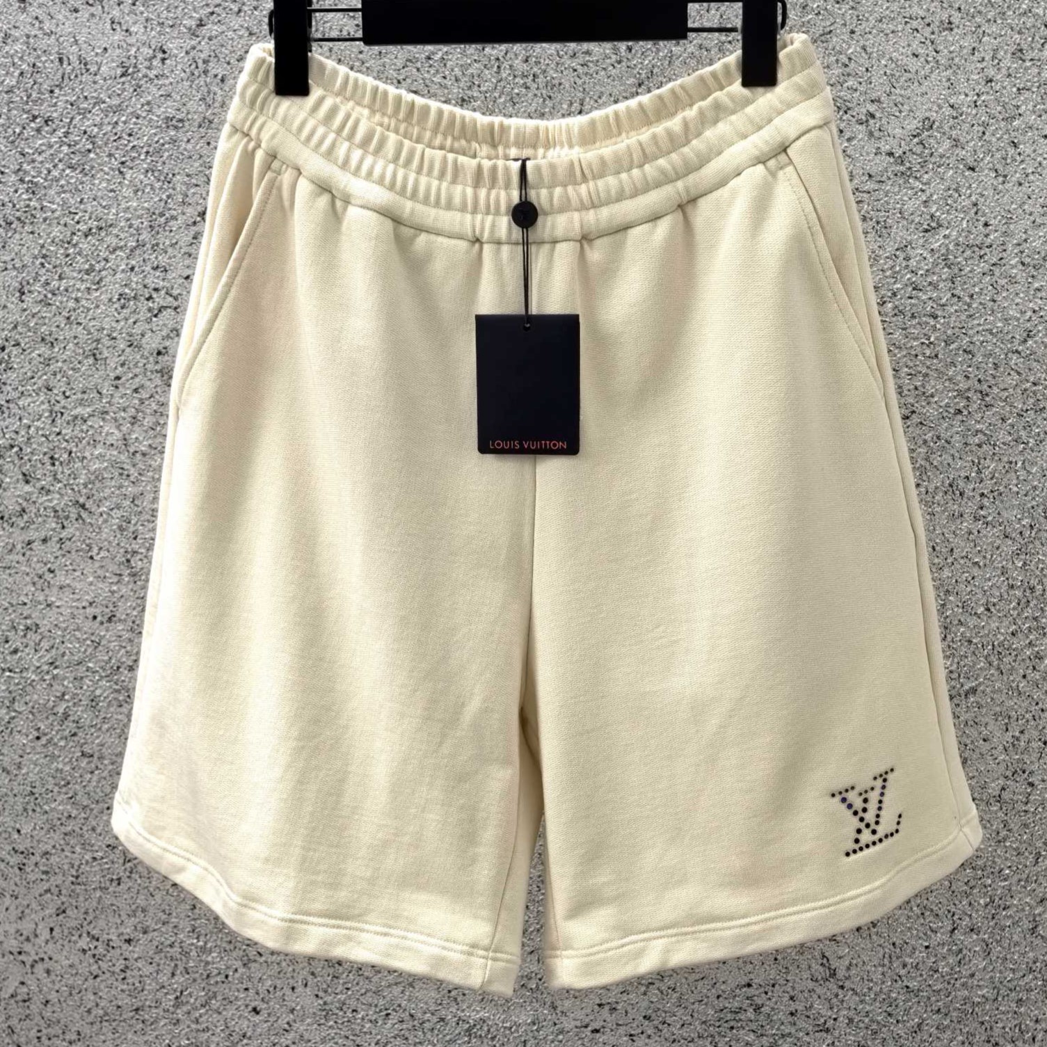 LOUIS VUITTON 루이비통 LV 엠벨리쉬드 저지 쇼츠 (LV Embellished Jersey Shorts)