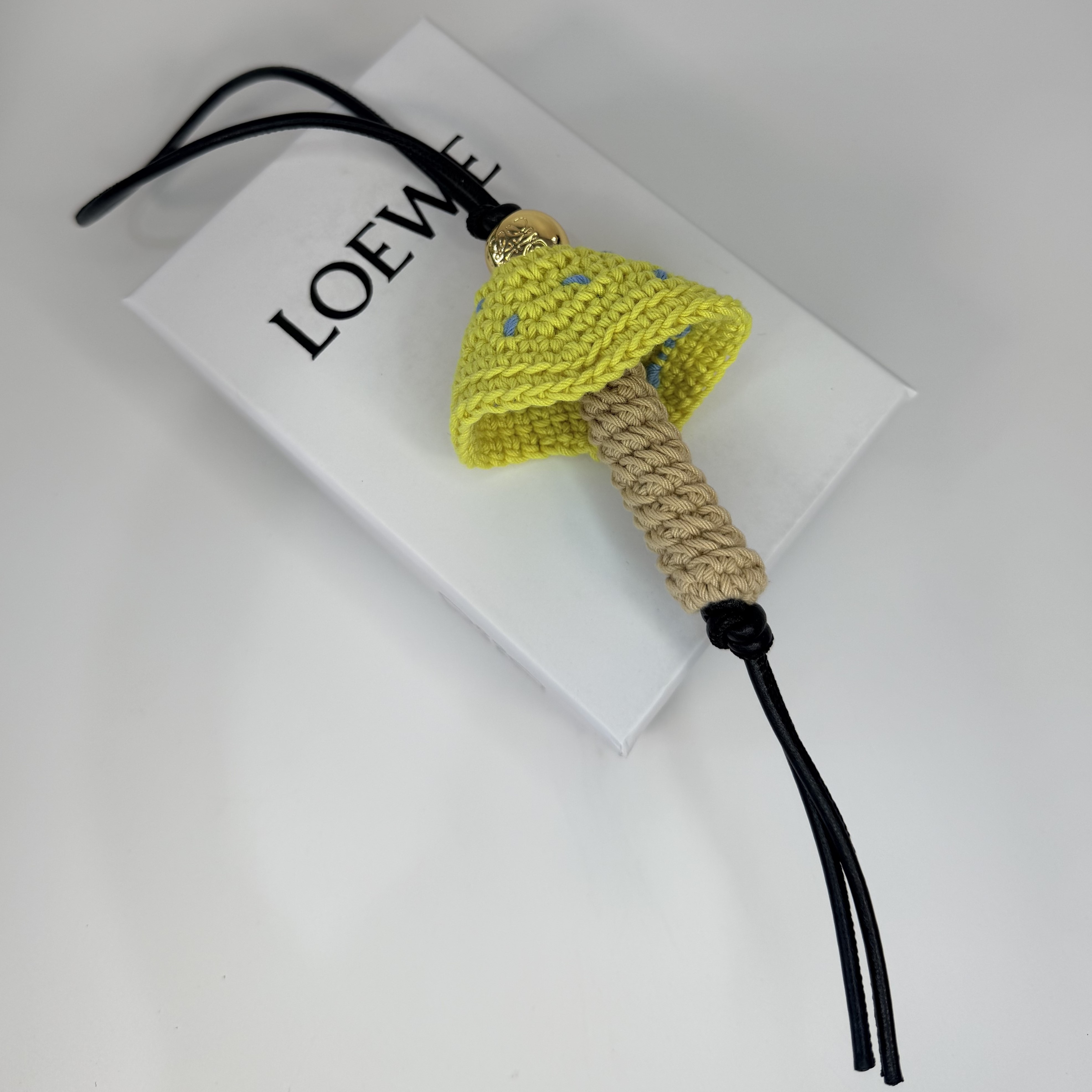LOEWE 로에베 머쉬룸 크로셰 참 옐로우/내추럴 (Mushroom Crochet Charm Yellow/Natural) #17456528