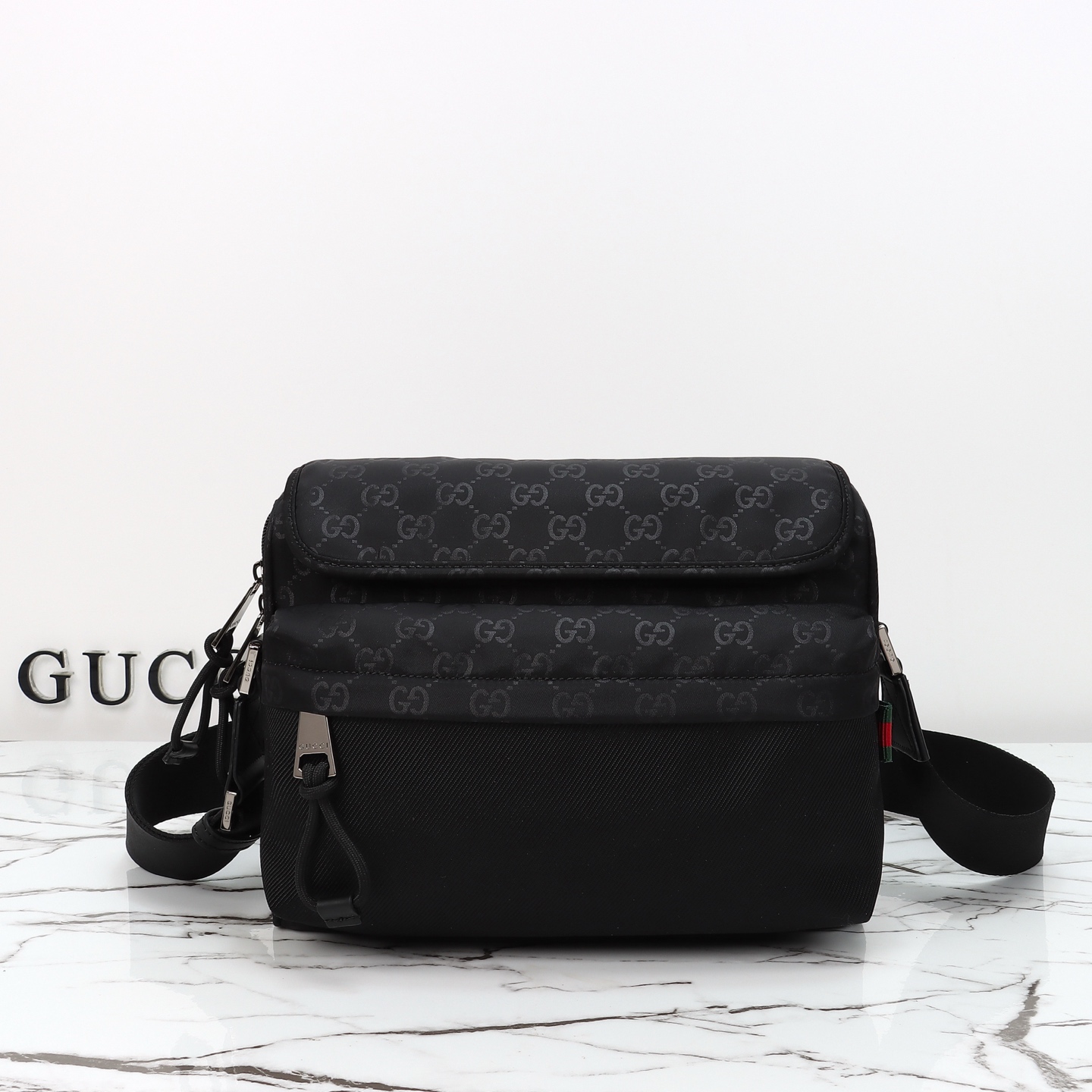 GUCCI 구찌 넥서스 미디엄 GG 나일론 크로스바디백 816820
