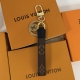 LOUIS VUITTON 루이비통 드라곤느 탭 키 홀더 모노그램 / 백 참 키링 M65221