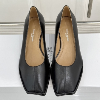 MAISON MARGIELA 메종 마르지엘라 파이프드 펌프스 (Piped Pumps)