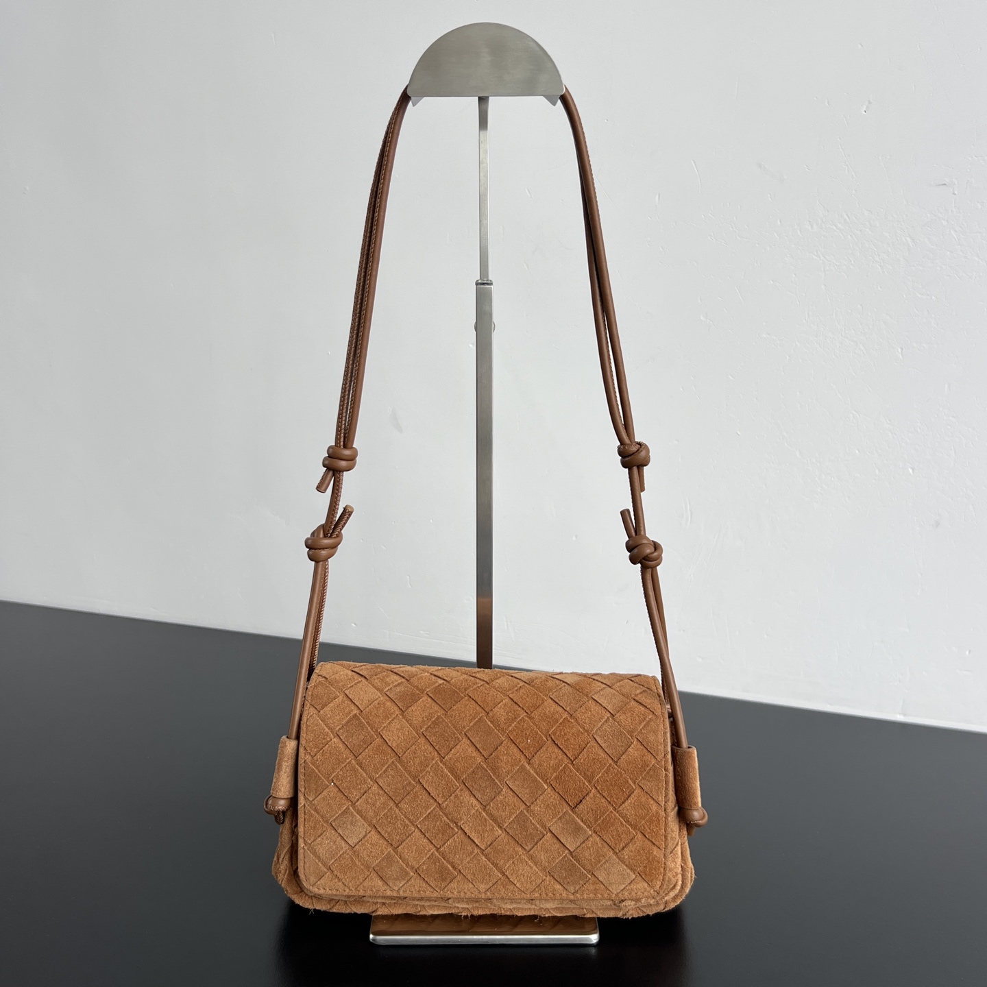 BOTTEGA VENETA 보테가베네타 스웨이드 노투르노 스트랩 파우치&숄더백 (3칼러) 843893