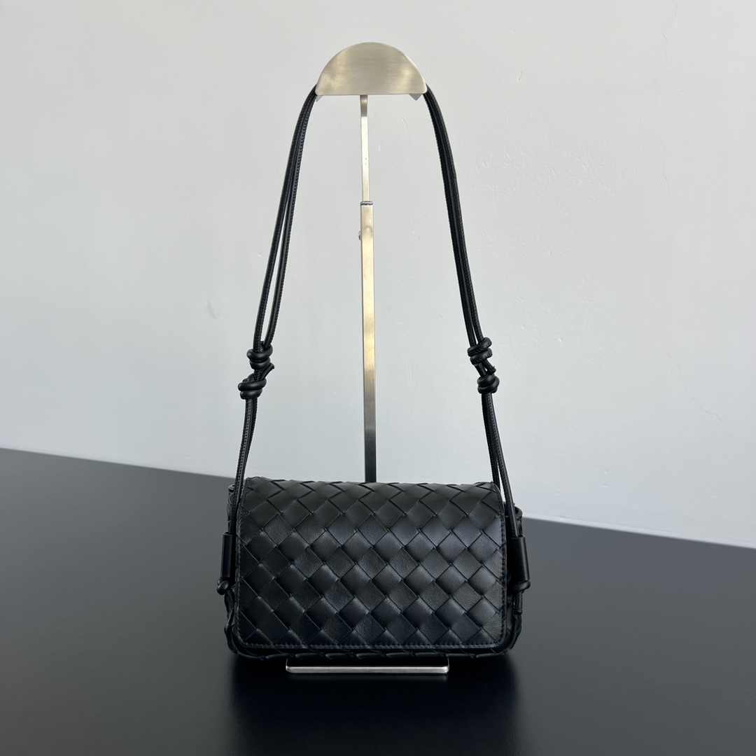 BOTTEGA VENETA 보테가베네타 노투르노 스트랩 파우치&숄더백 (8칼러) 843893