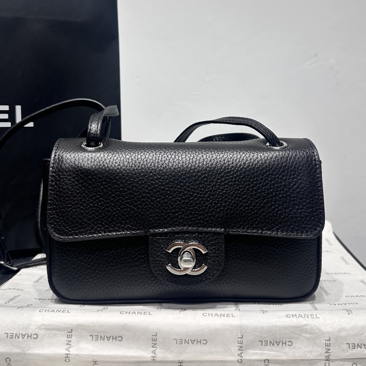CHANEL 샤넬 미니 맥시 플랩백 26B 카프스킨 #AS6573