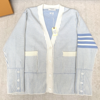 THOM BROWNE 톰브라운 시어서커 자카드 스트라이프 4바 브이넥 가디건 라이트 #17466728