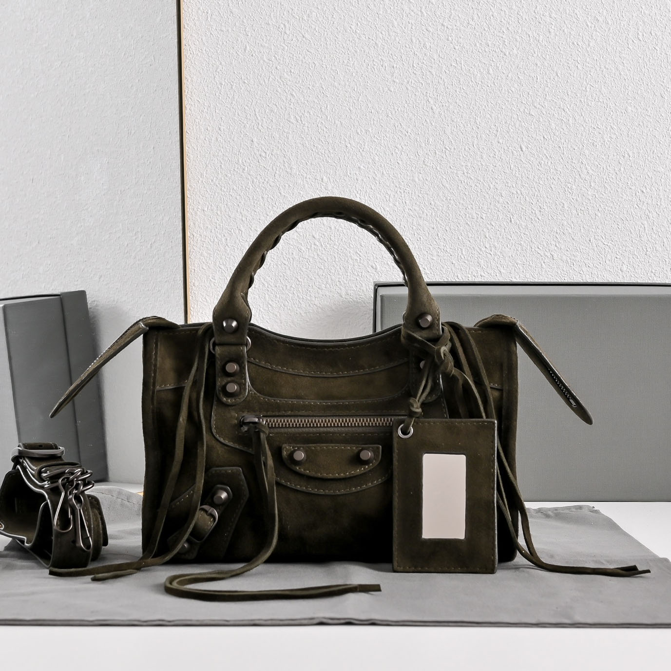 BALENCIAGA 발렌시아가 Lecity르시티 스웨이드 노루가죽 미니 XS 핸드백 (4칼러) 700940
