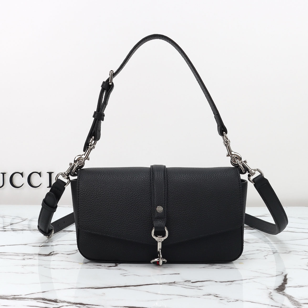 GUCCI 구찌 베니스 가죽 미디엄 플랩백 숄더백 821623