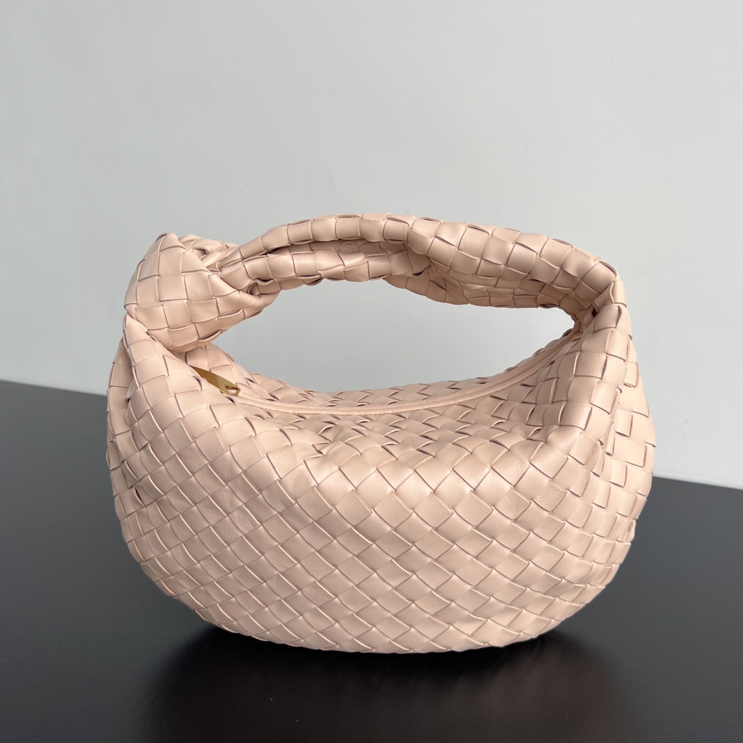BOTTEGA VENETA 보테가베네타 조디백 18칼러) 미듐 36cm 690225