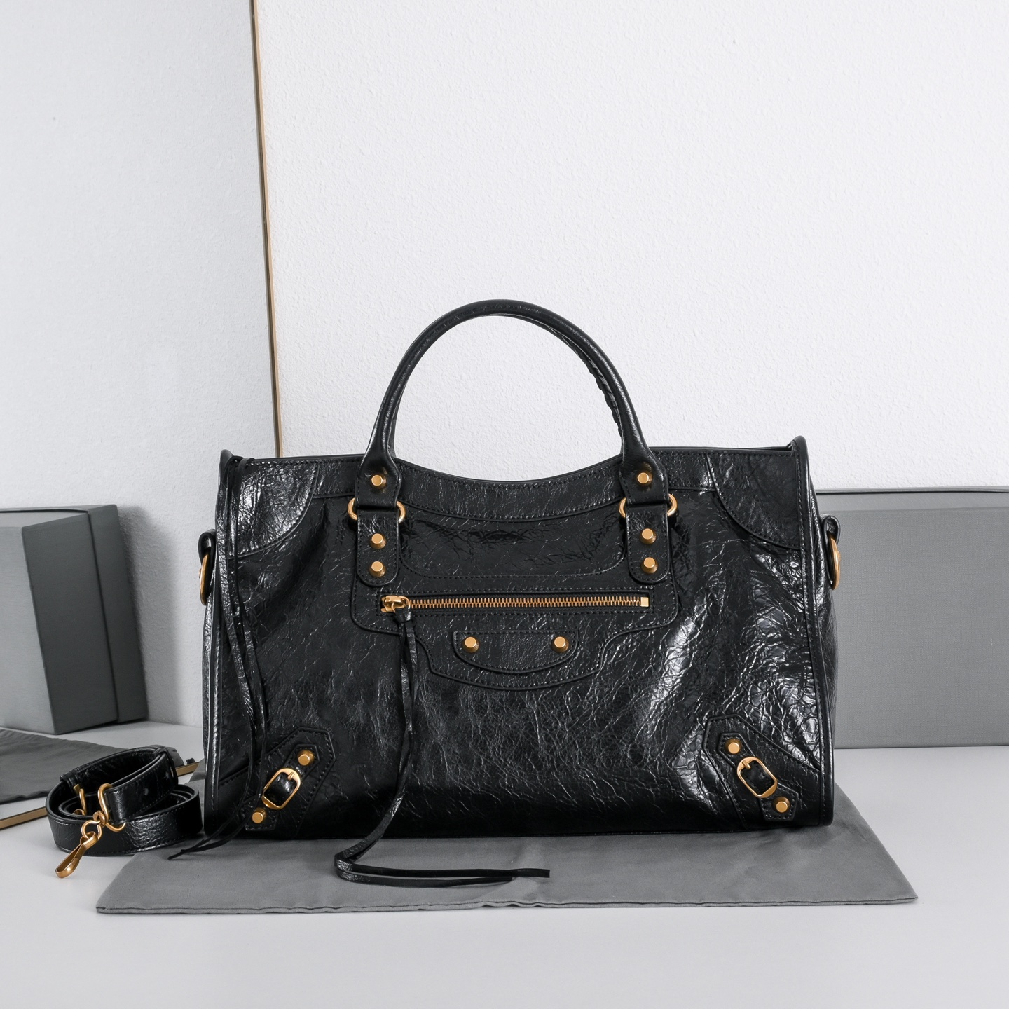 BALENCIAGA 발렌시아가 르시티백 에디션 26년신상 819353