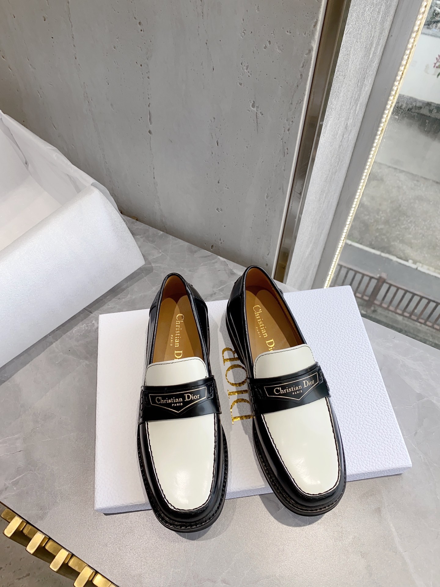 디올 [DIOR]