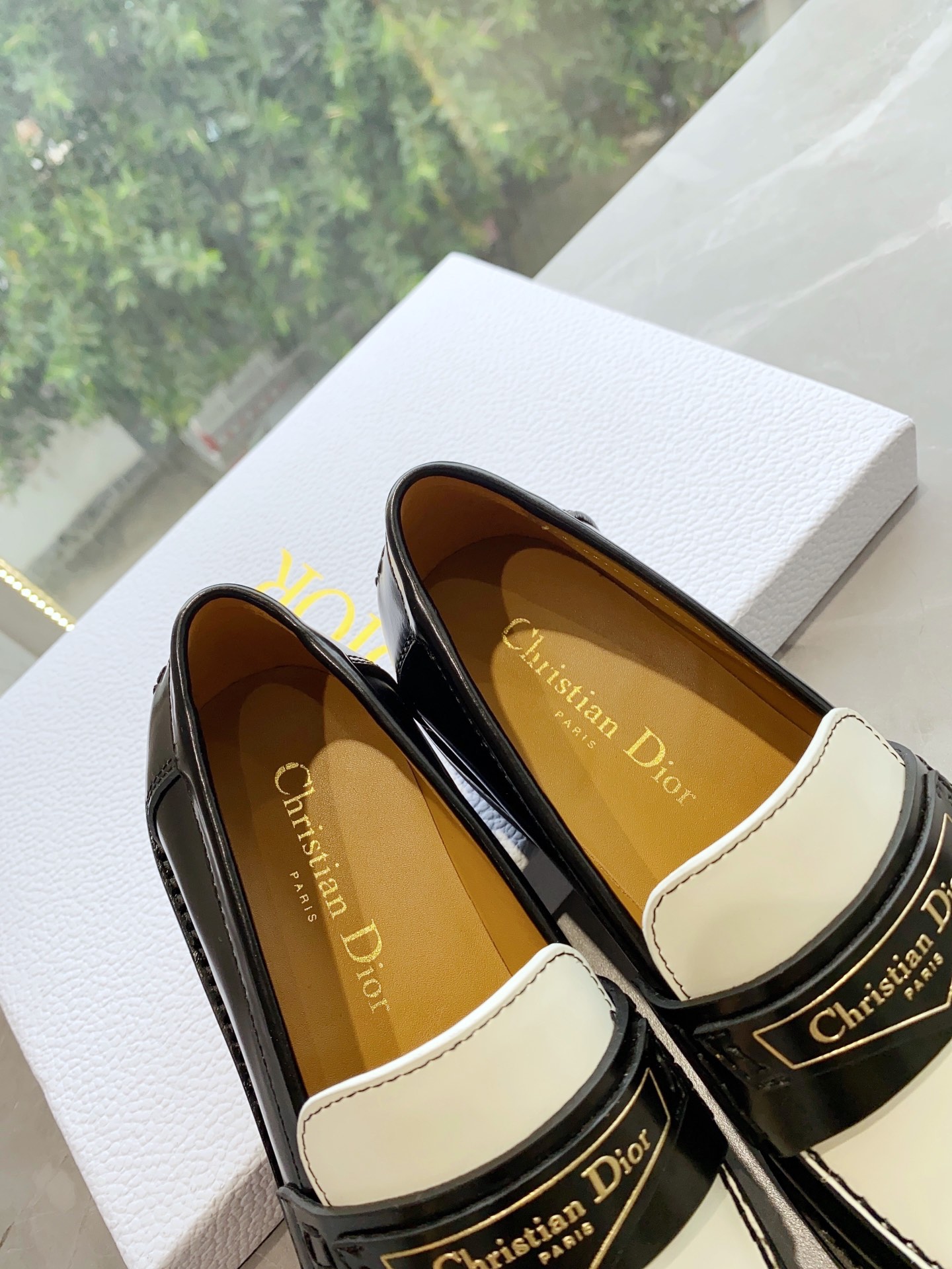 디올 [DIOR]