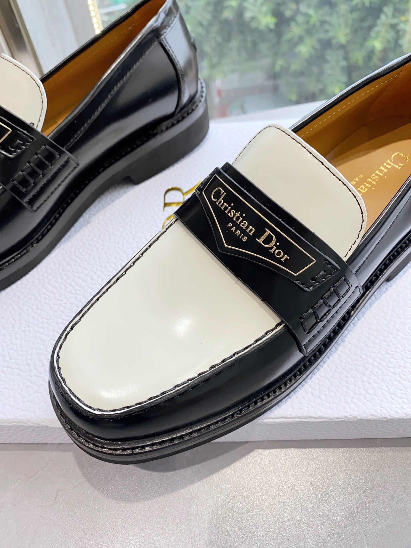 디올 [DIOR]
