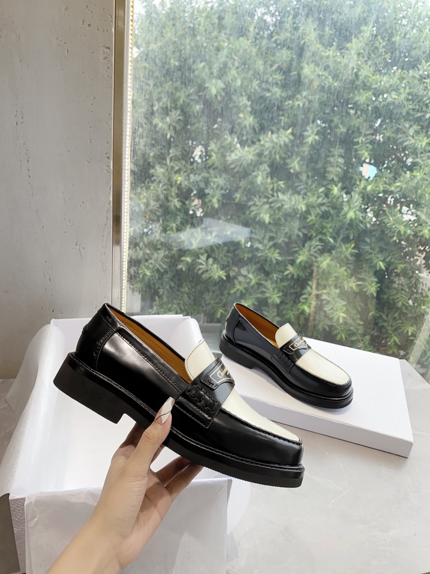 디올 [DIOR]