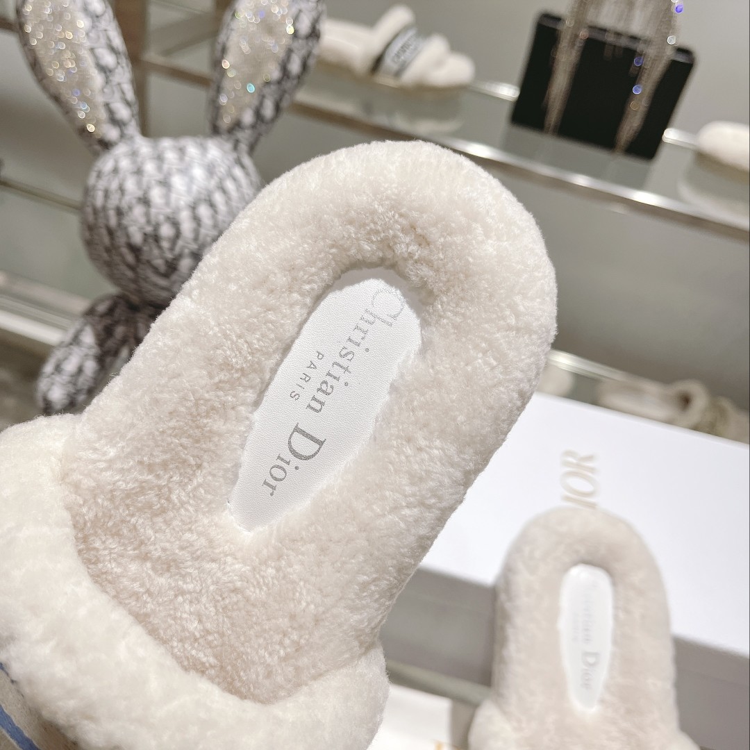 디올 [DIOR]