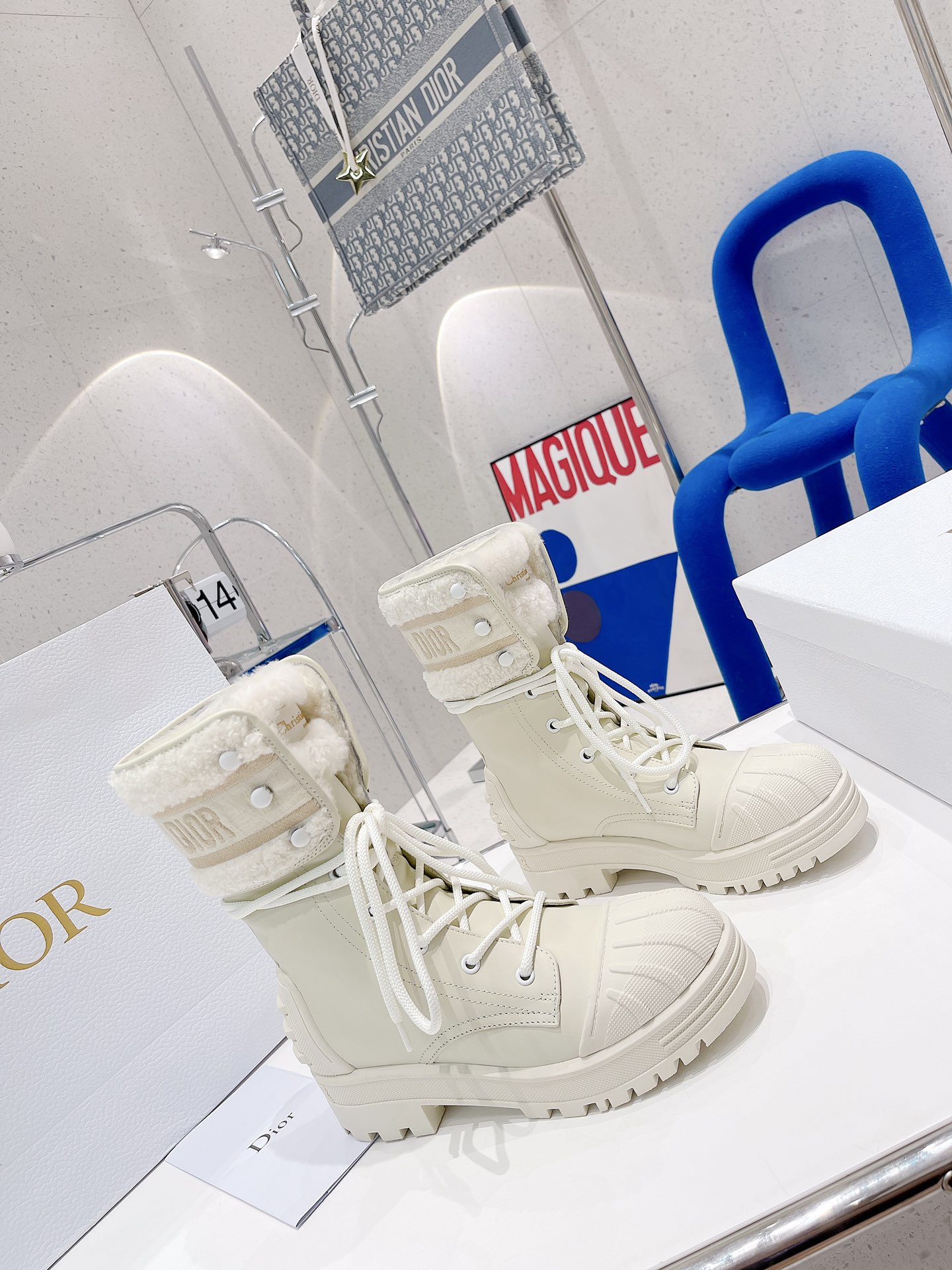 디올 [DIOR]